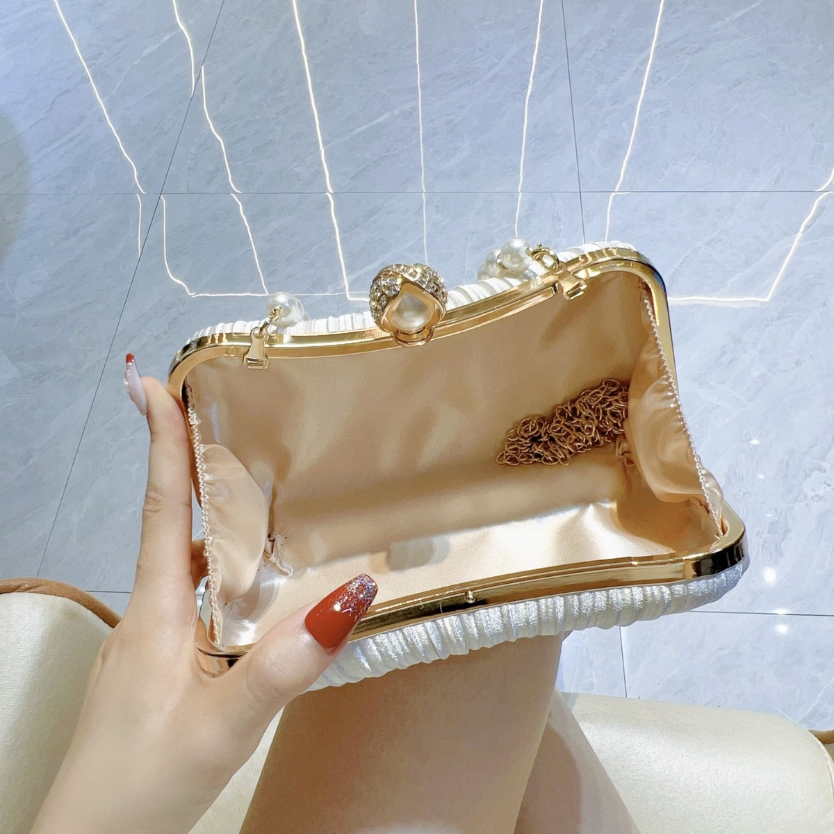 New cross-border silk satin pleated pearl cheongsam dinner bag, bride princess bag, handbag, KTV banquet women's bag Specification image