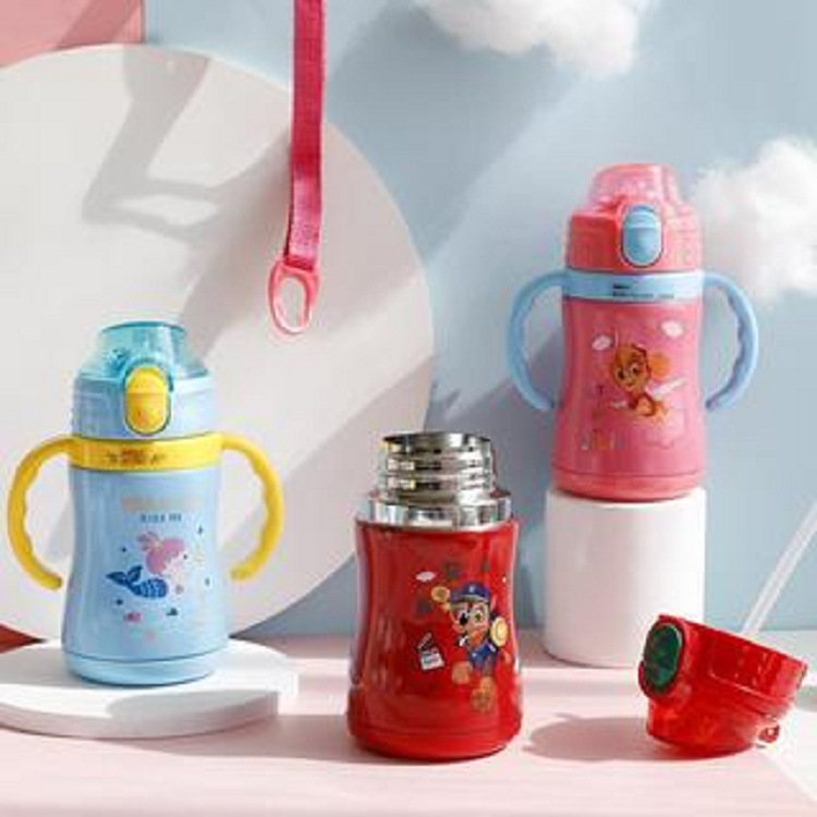 促销礼品印logo儿童吸管杯卡通把手提绳保温杯便携背带幼儿园水杯