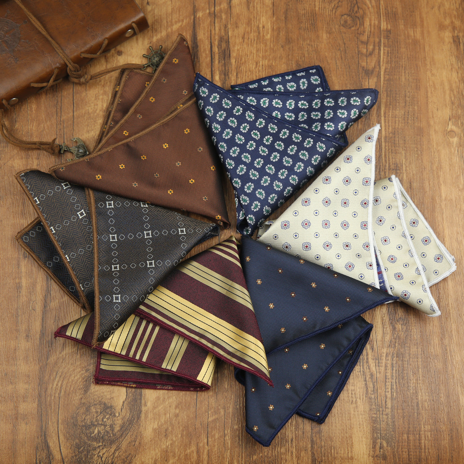Men's square kerchiefs, suit pocket kerchiefs, evening gowns, chest kerchiefs, floral patterns, business suit accessories, coffee-colored small pattern designs details Picture