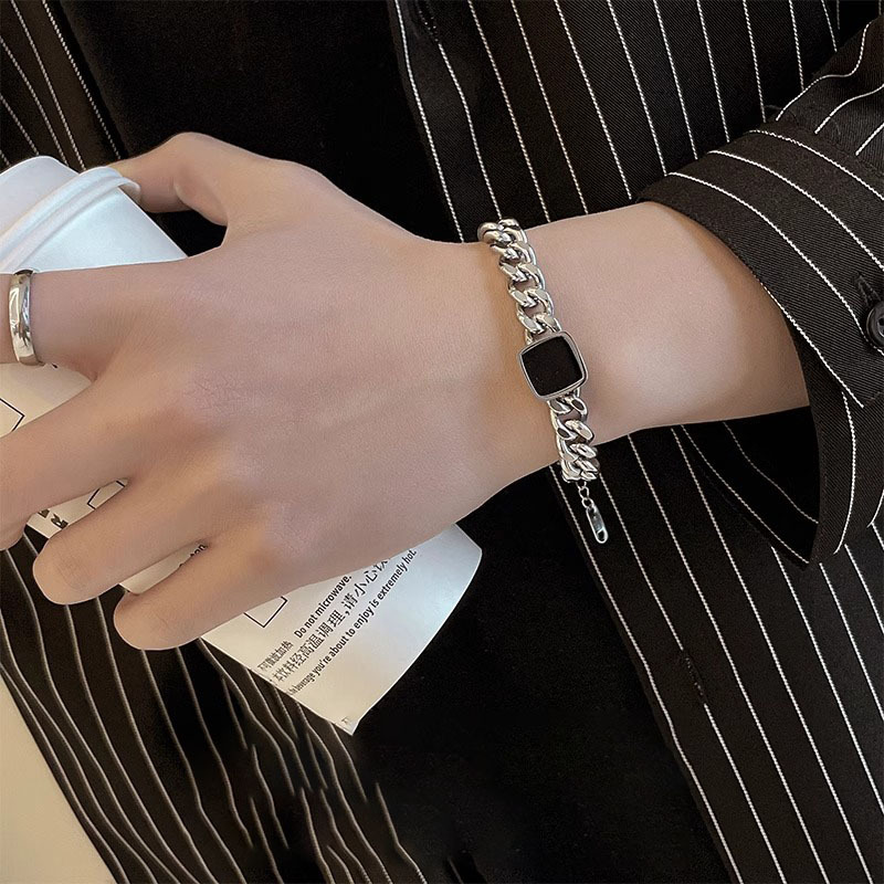 Square Cuban bracelet for men, made of titanium steel, does not fade, trendy and versatile, retro and niche jewelry. For women, it is a high-end accessory details Picture