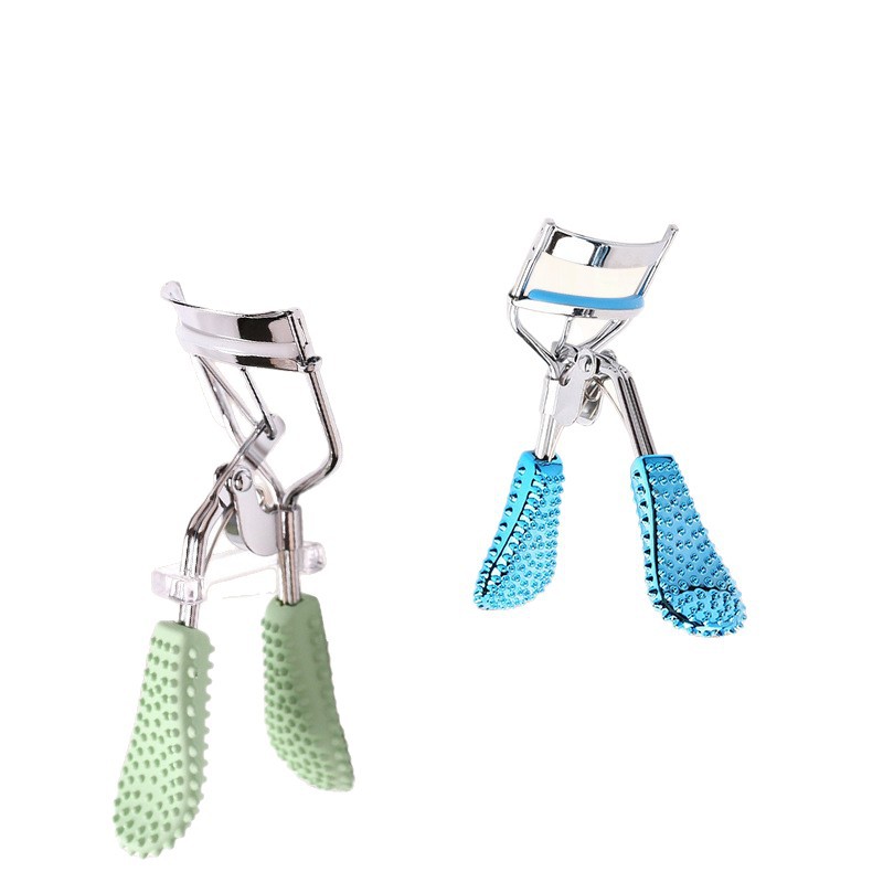 The pineapple-handled eyelash curler naturally curls and fits well without causing any fat to curl. It is a portable wide-angle eyelash curler for beginners Item Picture