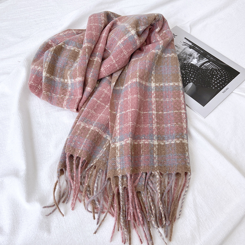 The new Korean checkered tassel shawl for women's winter 2024 is versatile. It's a warm and atmospheric scarf for students and couples details Picture