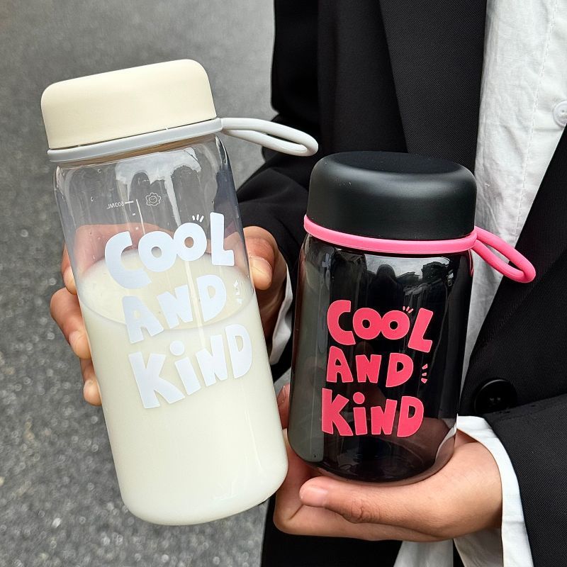 High-quality appearance level ins large-capacity direct drinking cup with a handle, portable and easy to use, simple yet to scale, pc shock-resistant plastic cup Specification image