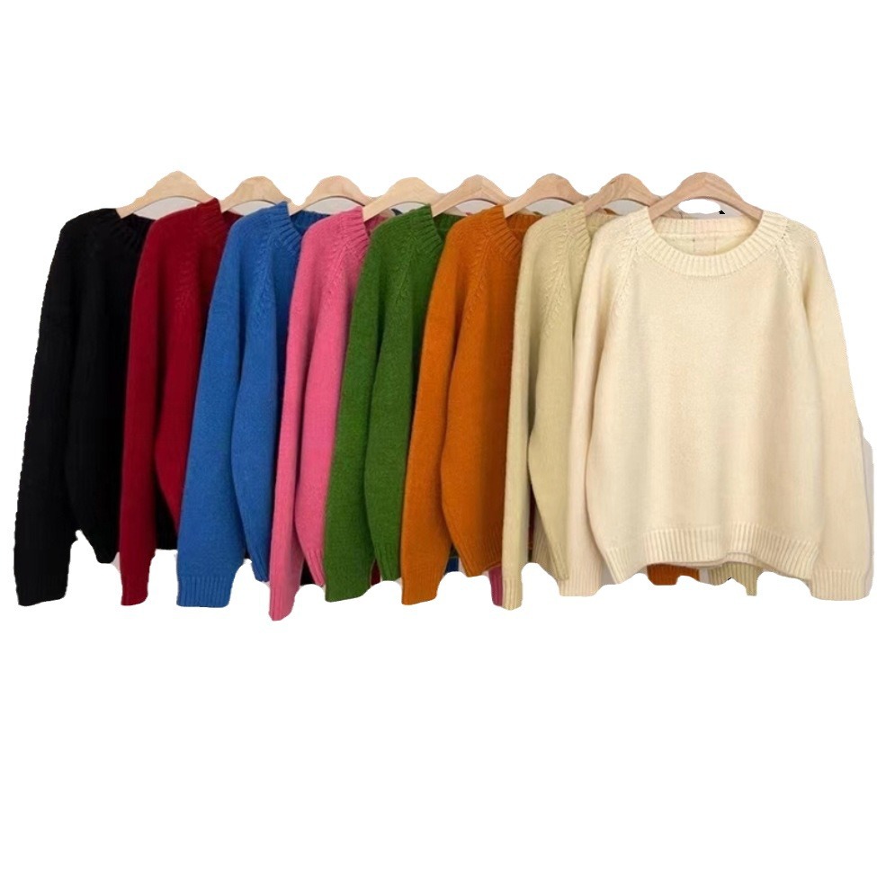 This autumn and winter round-neck leather label candy-colored pullover sweater is a unique Korean style for women, paired with a loose and slimming knitted top Item Picture