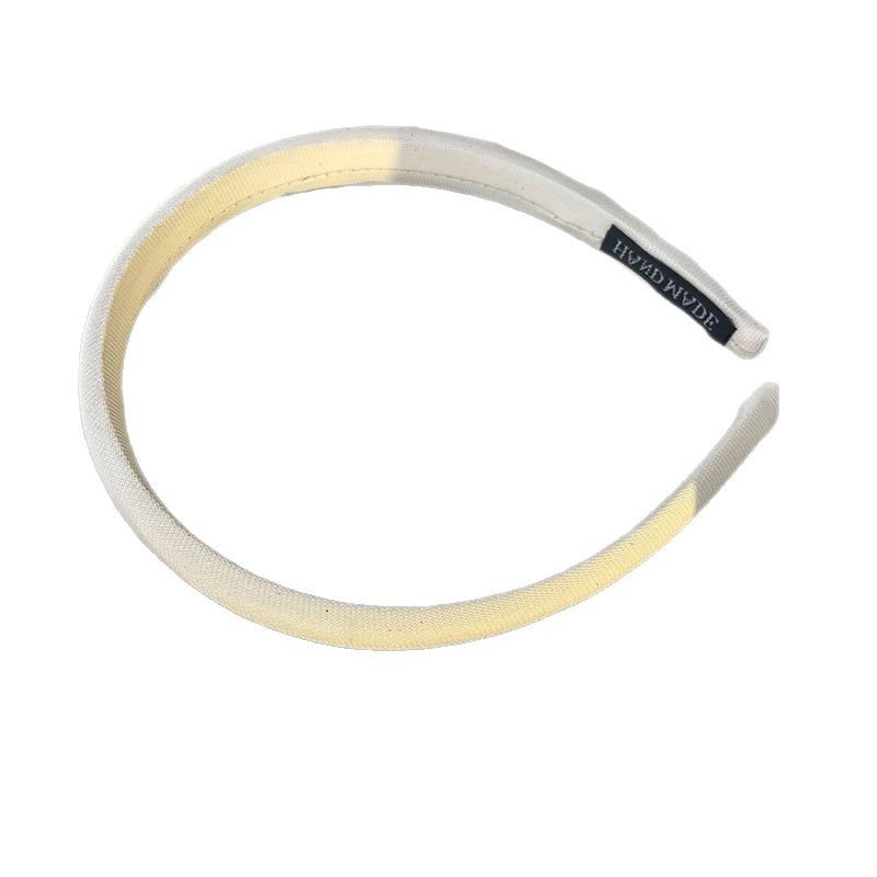 This is a high-end Korean hairband for women to wear on a daily basis. It is a slim sponge hair accessory that can increase the height of the top of the head. New style 2025 Item Picture