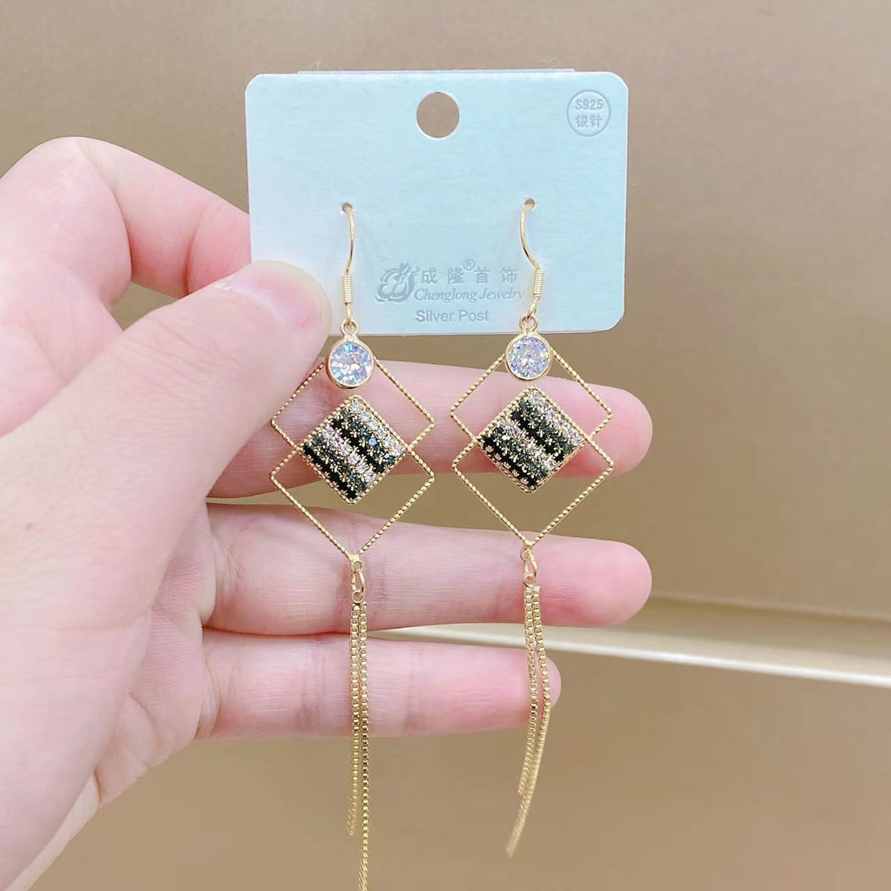 【 Silver Needle 】 Korean-style three-color tassel spliced silver needle elegant zircon female earrings, a popular bestseller in live-streaming by Internet celebrities Specification image