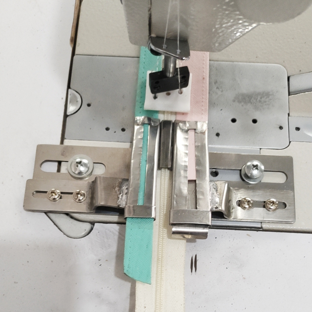 Computerized synchronous car flat car, zipper tube edge banding tube, zipper folding edge rolling, zipper tube edge banding machine, double zipper machine details Picture