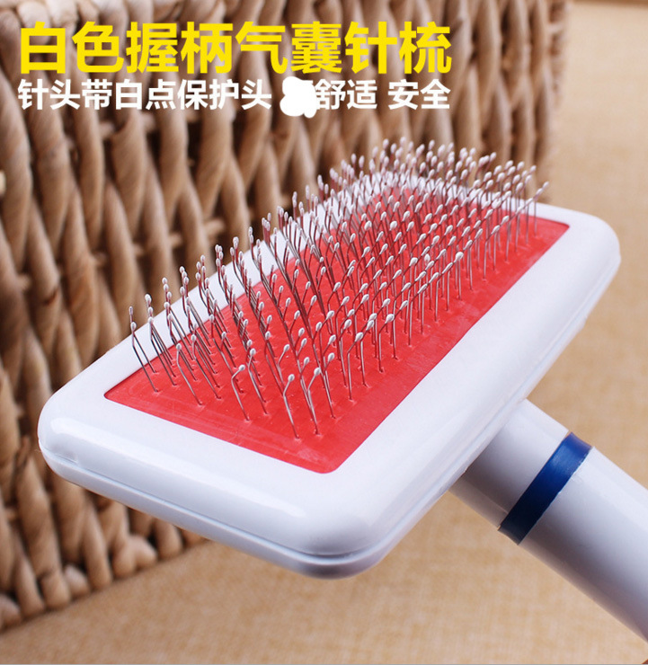 Clearance pet combs, cat massage hair removers, floating hair removal brushes, needle combs, dog self-cleaning hair removers, row combs Application Scenario