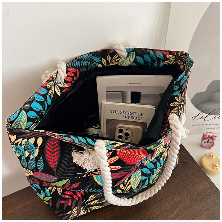 New ethnic-style simple handbag, double-sided printed, versatile large-capacity women's canvas bag, single-shoulder beach bag made of hemp rope Application Scenario