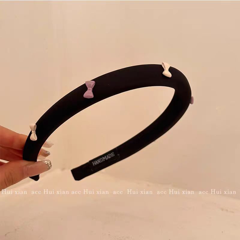 2025 New heart-shaped velvet headband for spring outings, high head headband, new sweet hair accessory Application Scenario