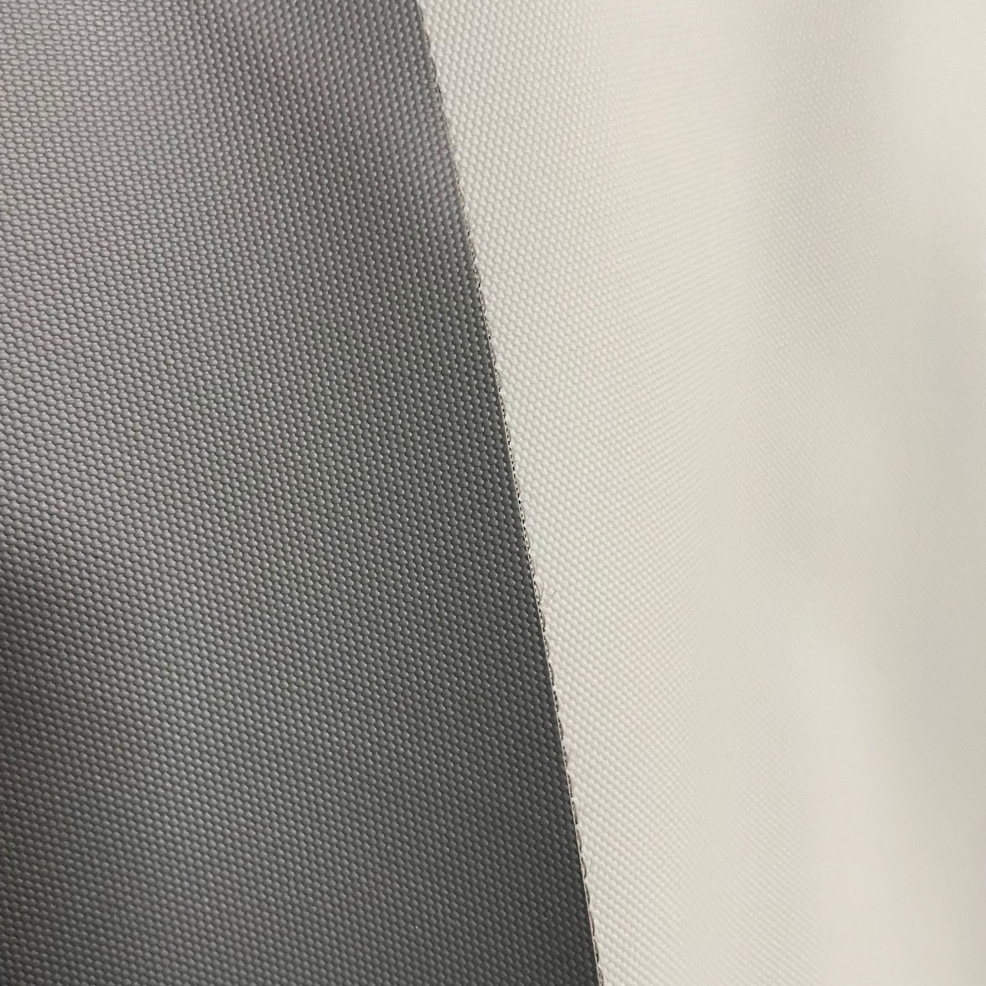 We are selling multi-color PVC leather waterproof imitation 600D fabric-textured leather film leather backpacks and car seat cushions in stock Specification image