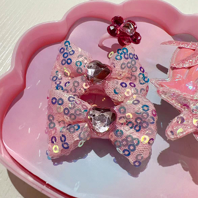 Children's Jewelry Gift Box Handbag Set Children's Birthday Gift Cute Girl Creative Necklace Clip Application Scenario