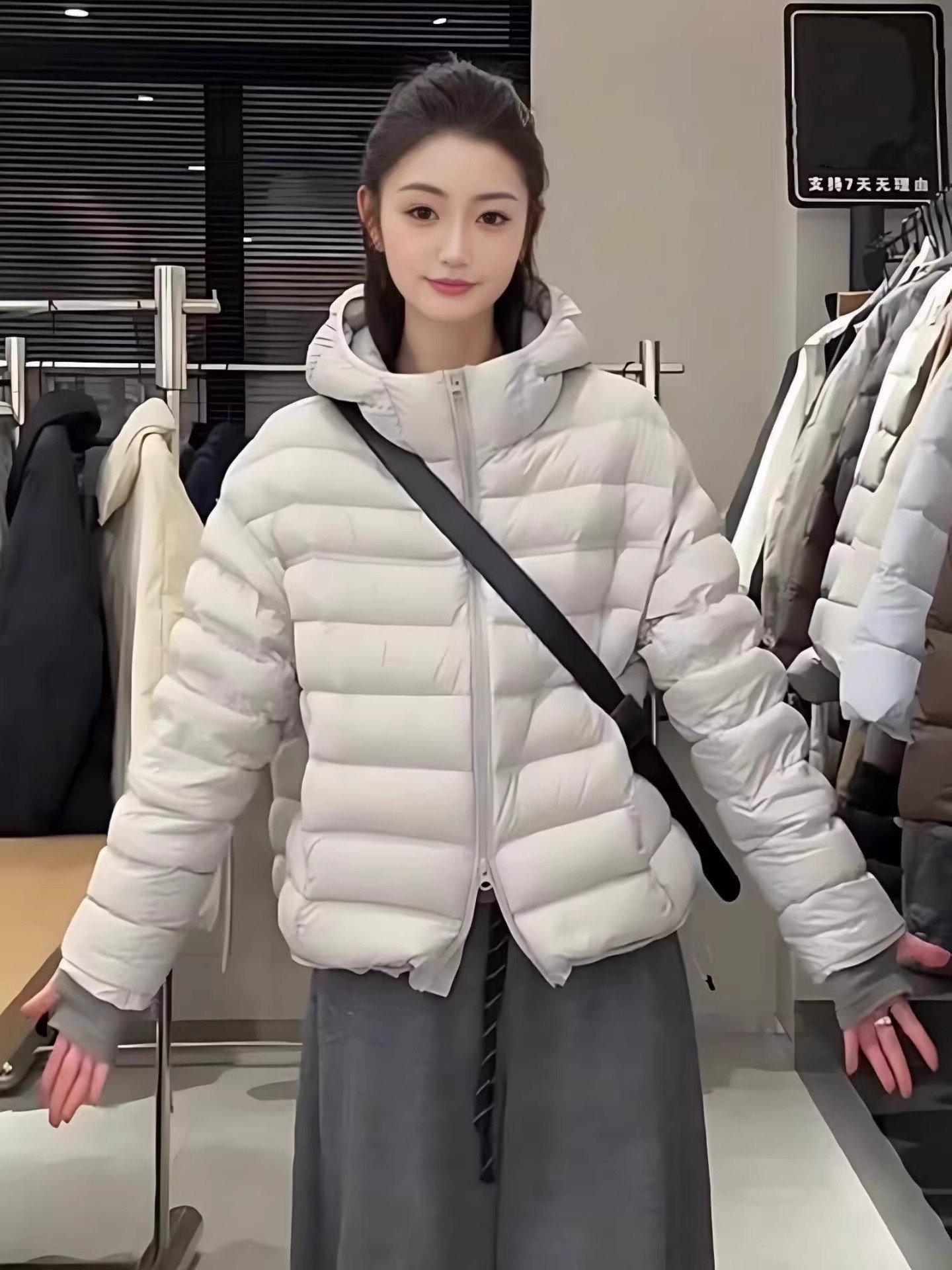Hooded short down jacket with ribs for women, light and warm in winter, loose, fashionable and versatile white duck down casual coat pic 7