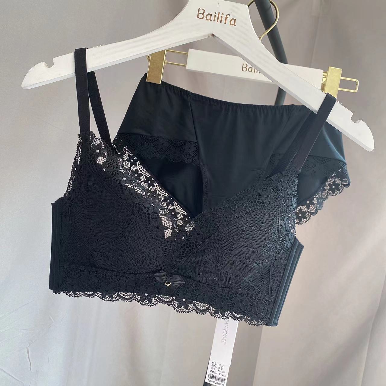Hole Cup Breathable Underwear For Women Without Underwire Pull Together Ultra-Thin Big Breasts Show Small Summer Girly Style Sexy Bra Cover Application Scenario