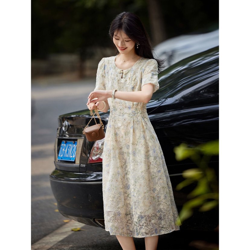 Summer round-neck, waist-cinching, slimming, gentle and elegant dress, French floral short-sleeved dress for women