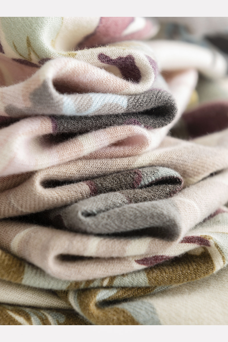 2023 Printed Scarf Women's Winter New Imitation Cashmere Scarf Warm Cold Neck Literary Retro Style Cape Application Scenario
