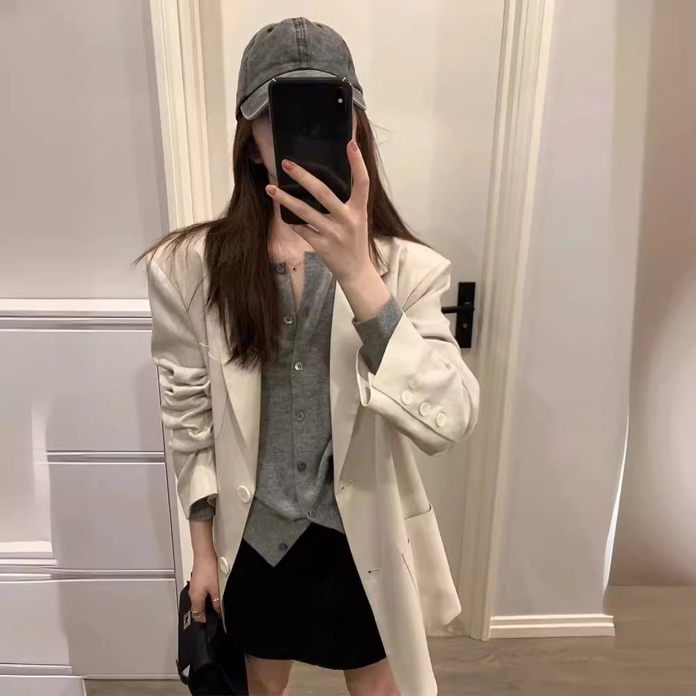 Grey knitted cardigan, women's air-conditioned shirt, Chanel-style spring and autumn top, short and loose, early autumn 2024 sweater, light jacket Application Scenario