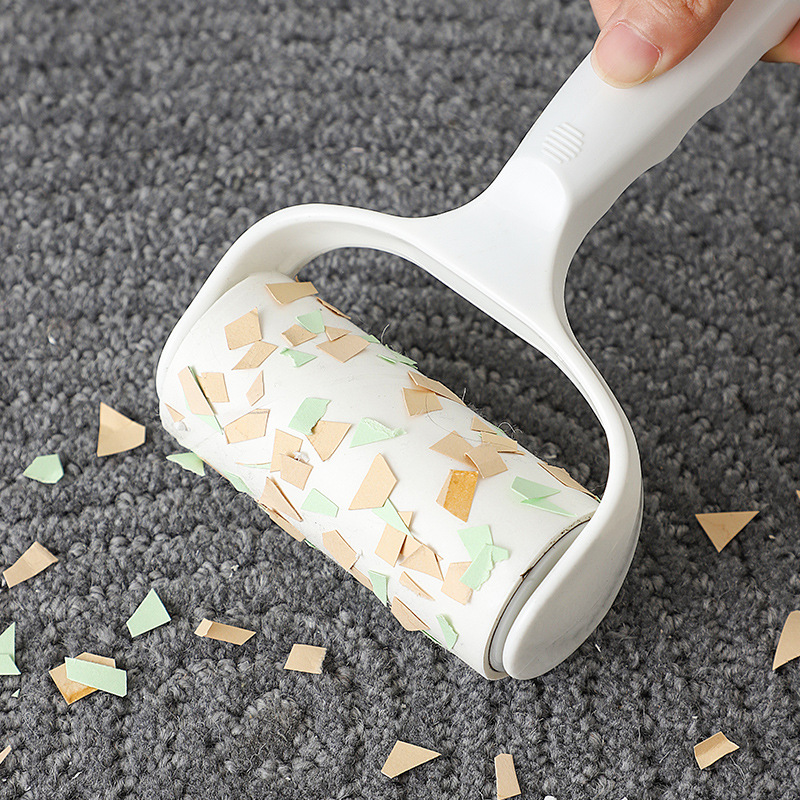 The hair remover roller is a powerful tool for removing hair. It features a brush, a roll of paper, and a paper tear replacement for removing hair and hair. It is also a roller for removing dust from clothes Specification image