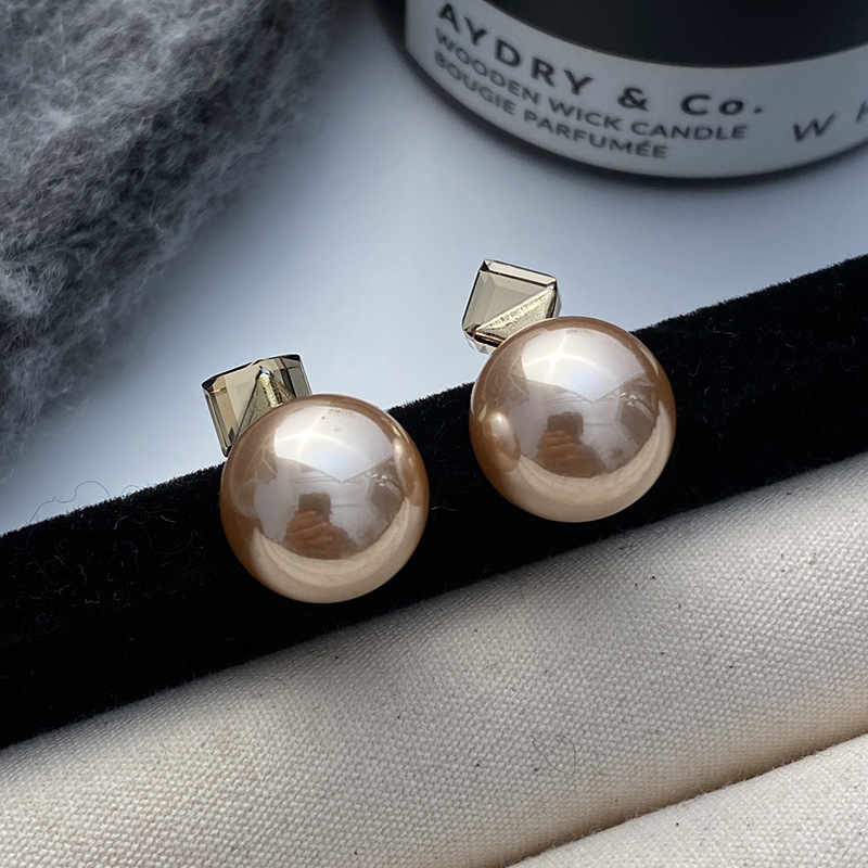 "Little Light Bulb Champagne Pearl Earrings for Women 2025 New Bestseller Earrings, unique and distinctive silver needle earrings. details Picture