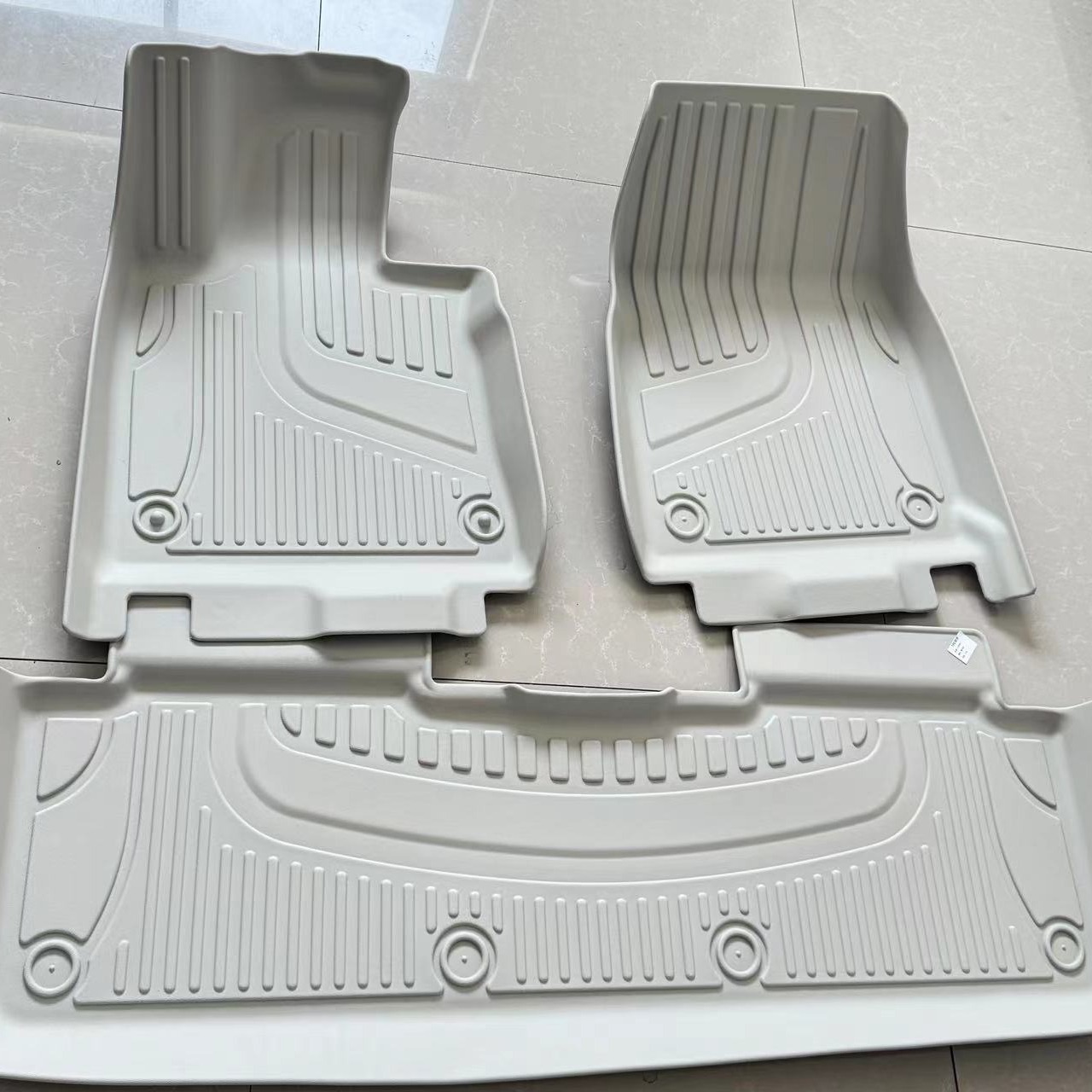 专车专用脚垫实物图