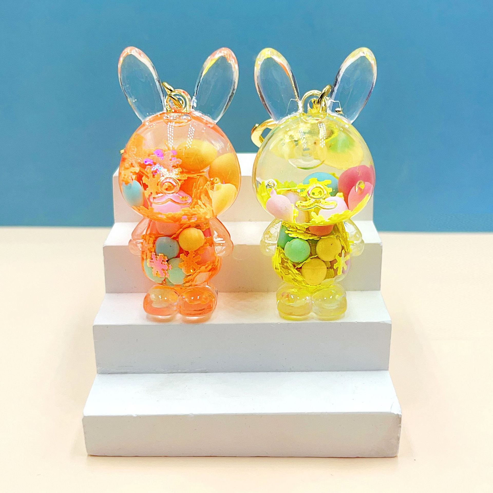 Wholesale of creative oil sugar bean lucky rabbit key chains, liquid flowing sand, acrylic key chains, car pendants and ornaments Specification image