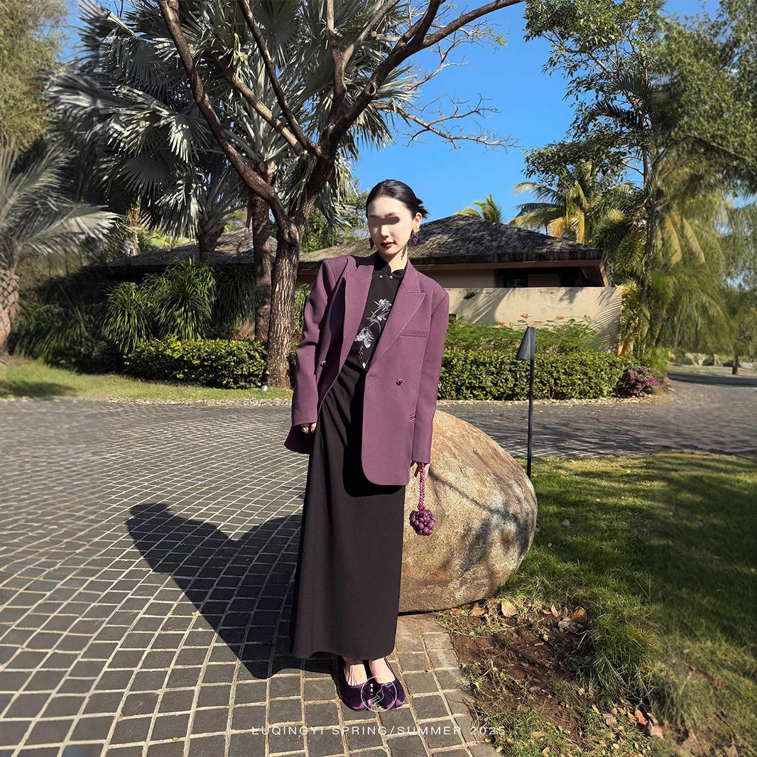 Lu Qing Yi Original created the "Pei LAN" new Chinese-style cheongsam dress for women's spring and summer, featuring traditional Chinese printed and embroidered small blouse and top details Picture