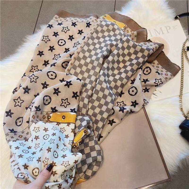 "Live-streaming benefits for Internet celebrities: Cotton and linen scarves, big brand shawls, old floral checkerboard pattern 2023 new autumn and winter collection, manufacturer. Application Scenario
