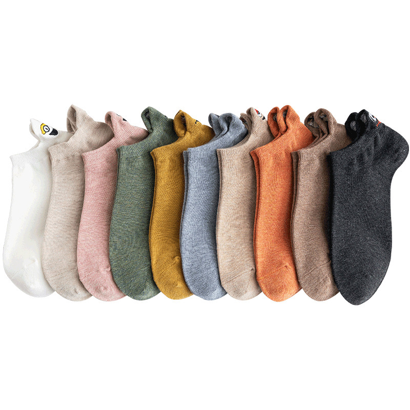 2021 new cartoon couple boat socks followed by funny emoji short socks, trendy internet-famous embroidered smiling face women's socks Application Scenario