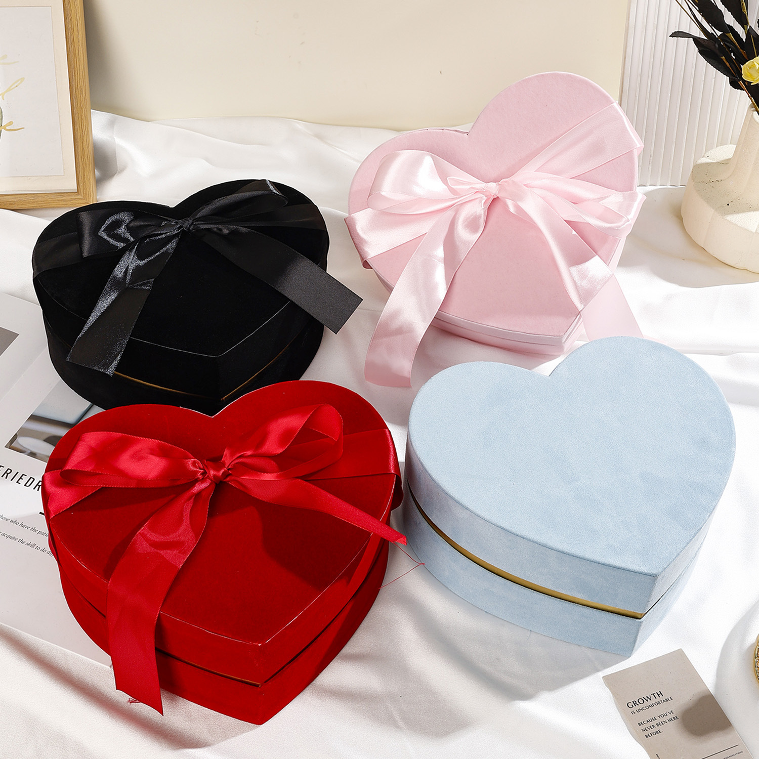 Set gift packaging box, heart-shaped velvet Valentine's Day souvenir, birthday box, high-end Qixi Festival gift box details Picture