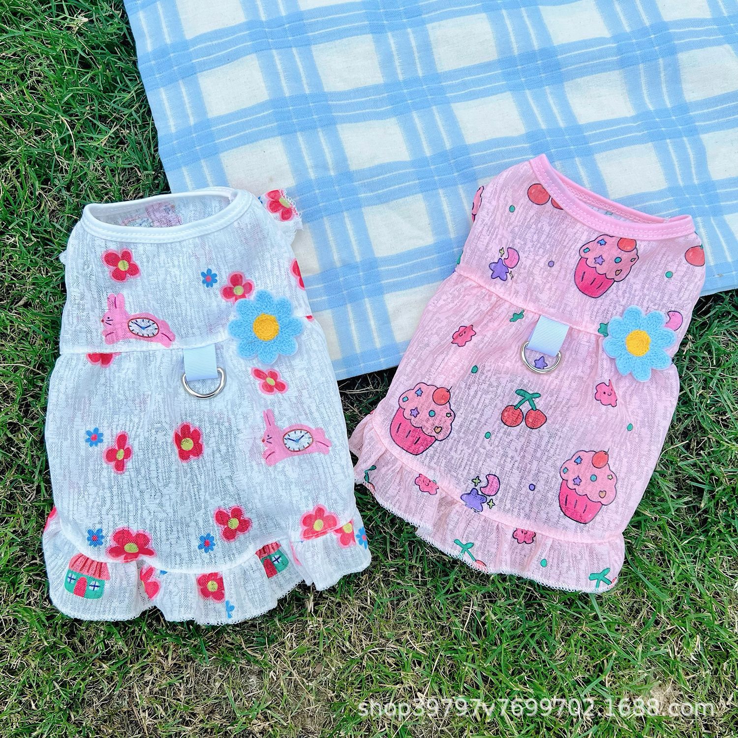 Pet clothing, dog and cat clothes, vests, skirts, cool summer clothes, anti-shedding, breathable, cute, and easy to pull out details Picture