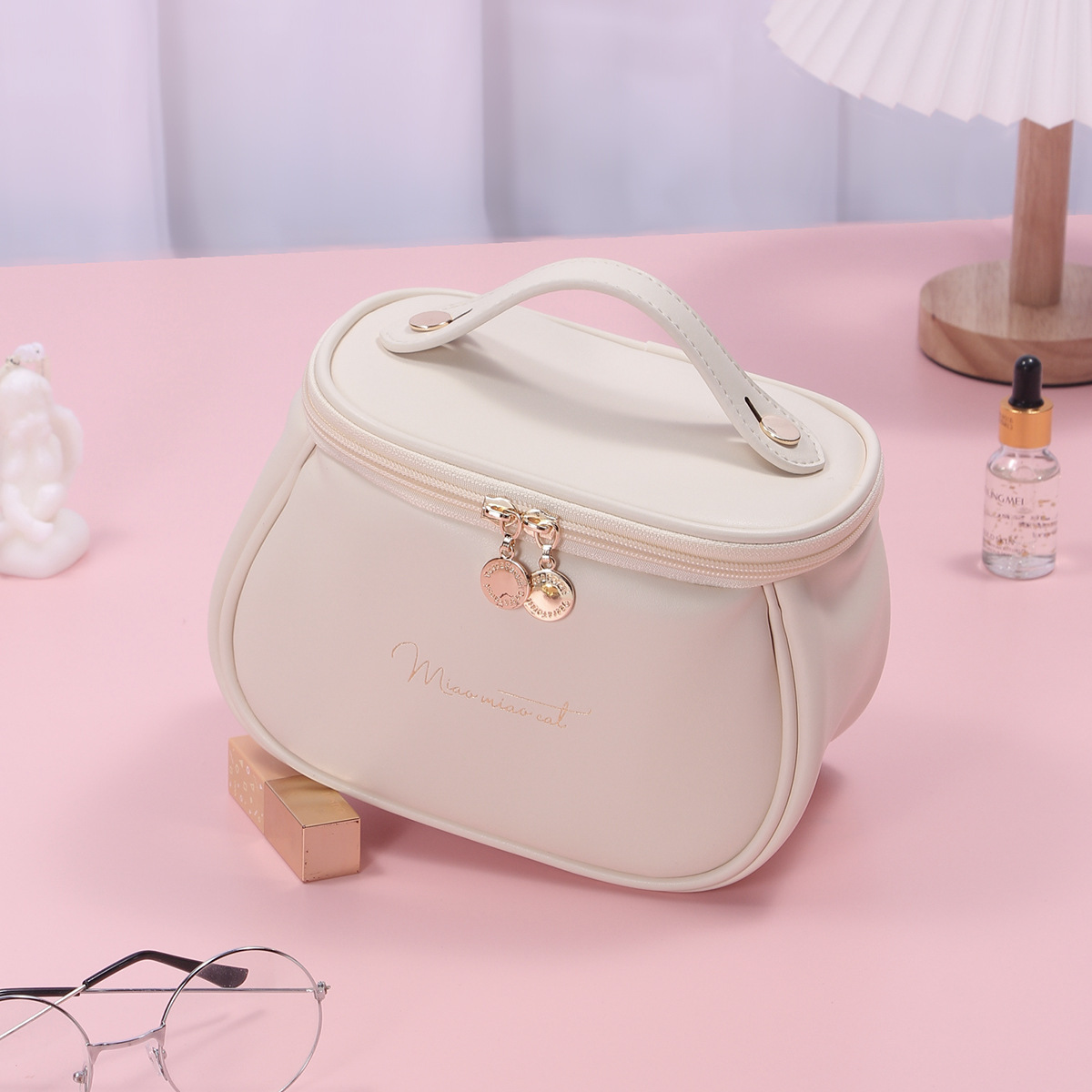 Amazon Factory Women's Makeup Bag Large Capacity Portable Advanced Sense 2023 New Travel Toiletry Bag Application Scenario