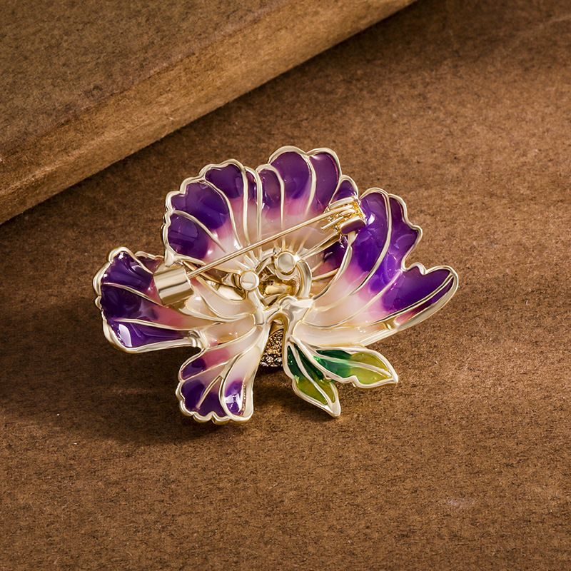 Chinese style enamel peony brooch, cheongsam, brooch, fashionable and elegant, pin, lapel, clothing and accessories Application Scenario