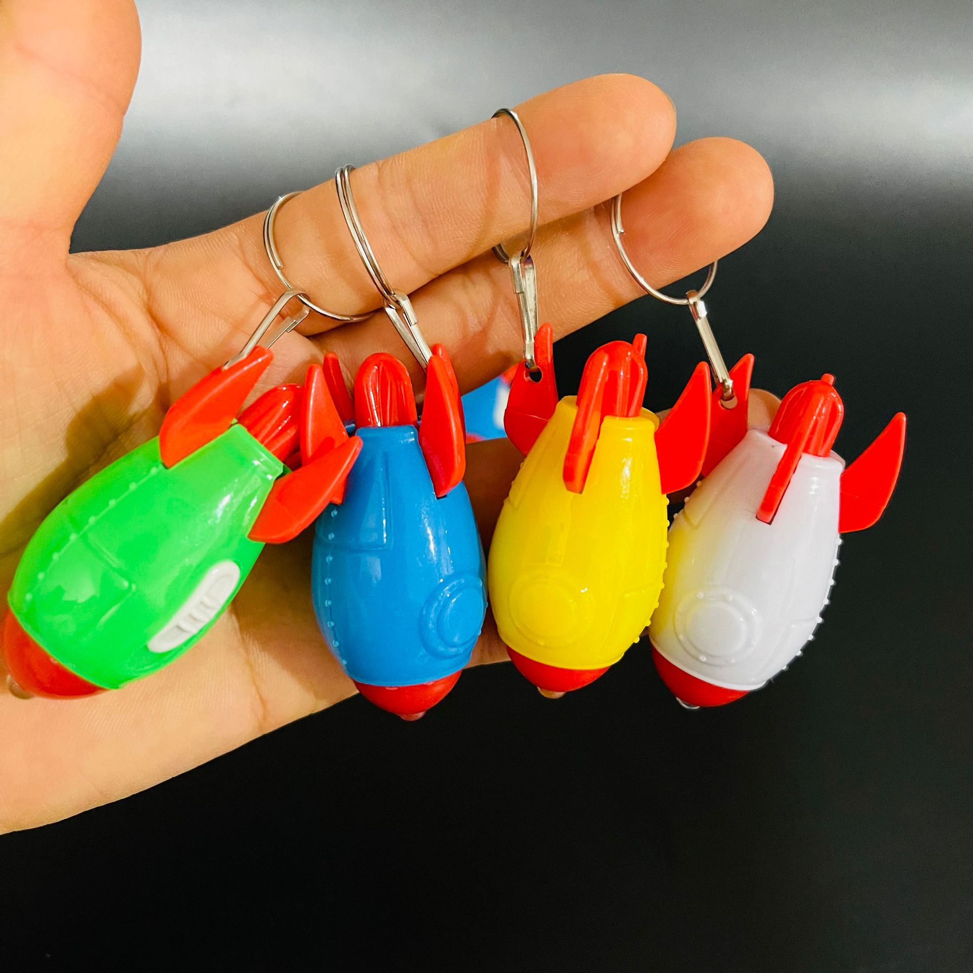 Anti-missile keychain light 1 yuan 2 yuan store stall source wholesale portable pendant light gift wholesale details Picture