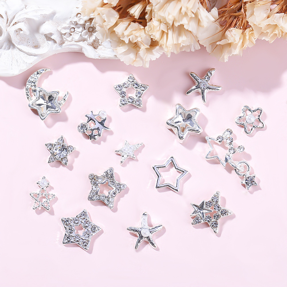 New five-pointed star nail art accessories, cross-border super shiny hollowed-out diamond-encrusted alloy star nail diamond diy nail art accessories Application Scenario
