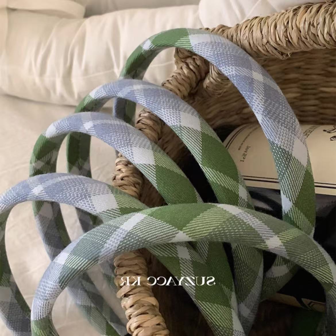 The new, fresh and fair blue and green checkered hair band is fashionable and niche. It features an academic headband, a simple hair tie and hair accessory pic 6