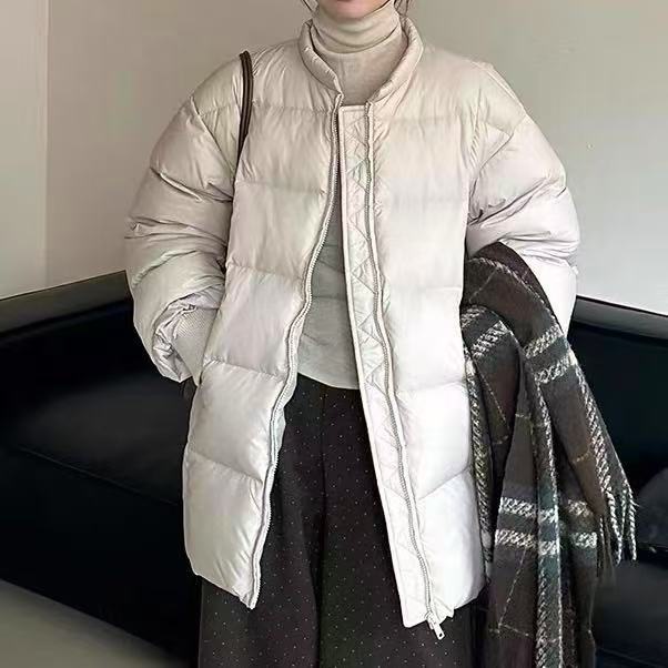 New Korean-style fashionable and versatile round-neck thickened mid-length down jacket for women in the autumn and winter of 2025 details Picture