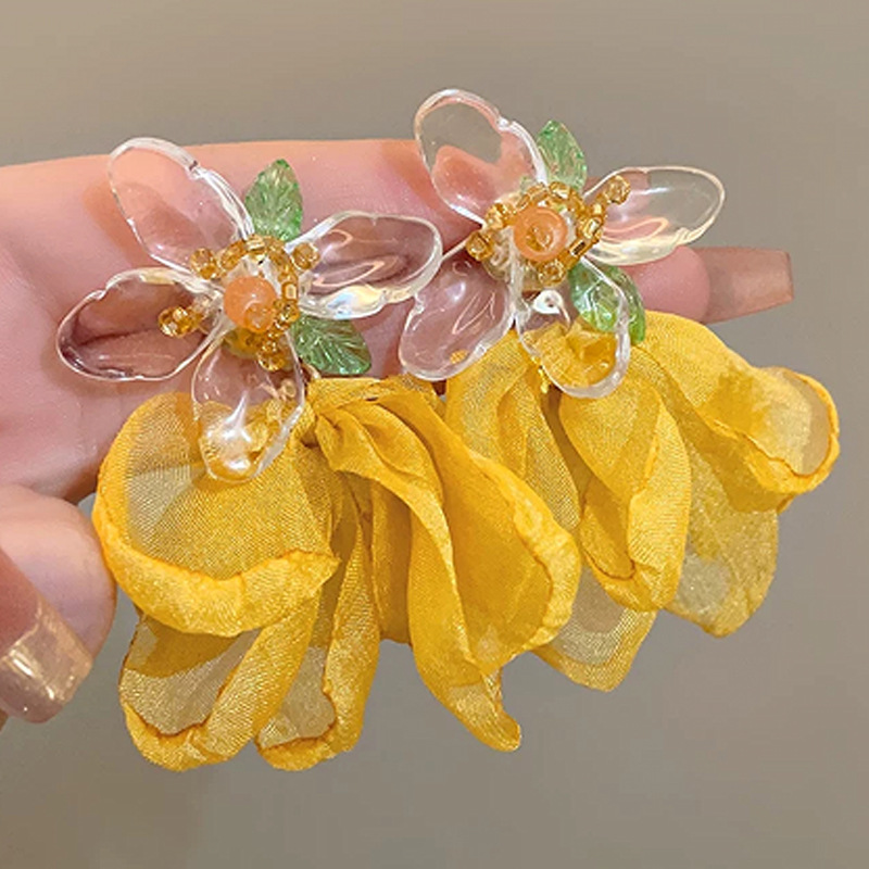 Yellow flower-shaped, exaggerated and unique earrings, super fairy-like handcrafted stud earrings, a new 2024 vacation and travel accessory details Picture