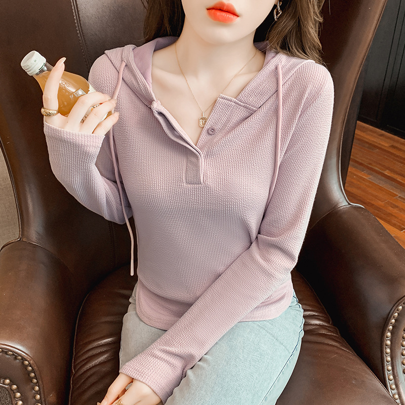 A drawstring hooded long-sleeved T-shirt for women's 2023 autumn new style, a fashionable base layer and a thin, stylish top Application Scenario