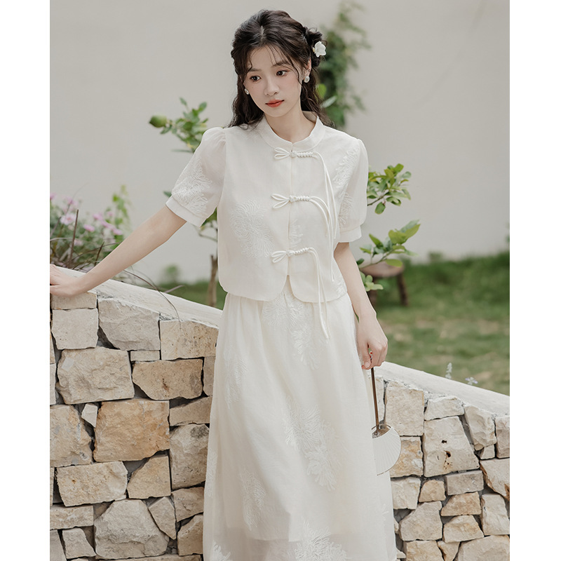 High-quality women's clothing from physical stores for the summer of 2024, featuring a new style of artistic Chinese style, short-sleeved tops and skirts details Picture