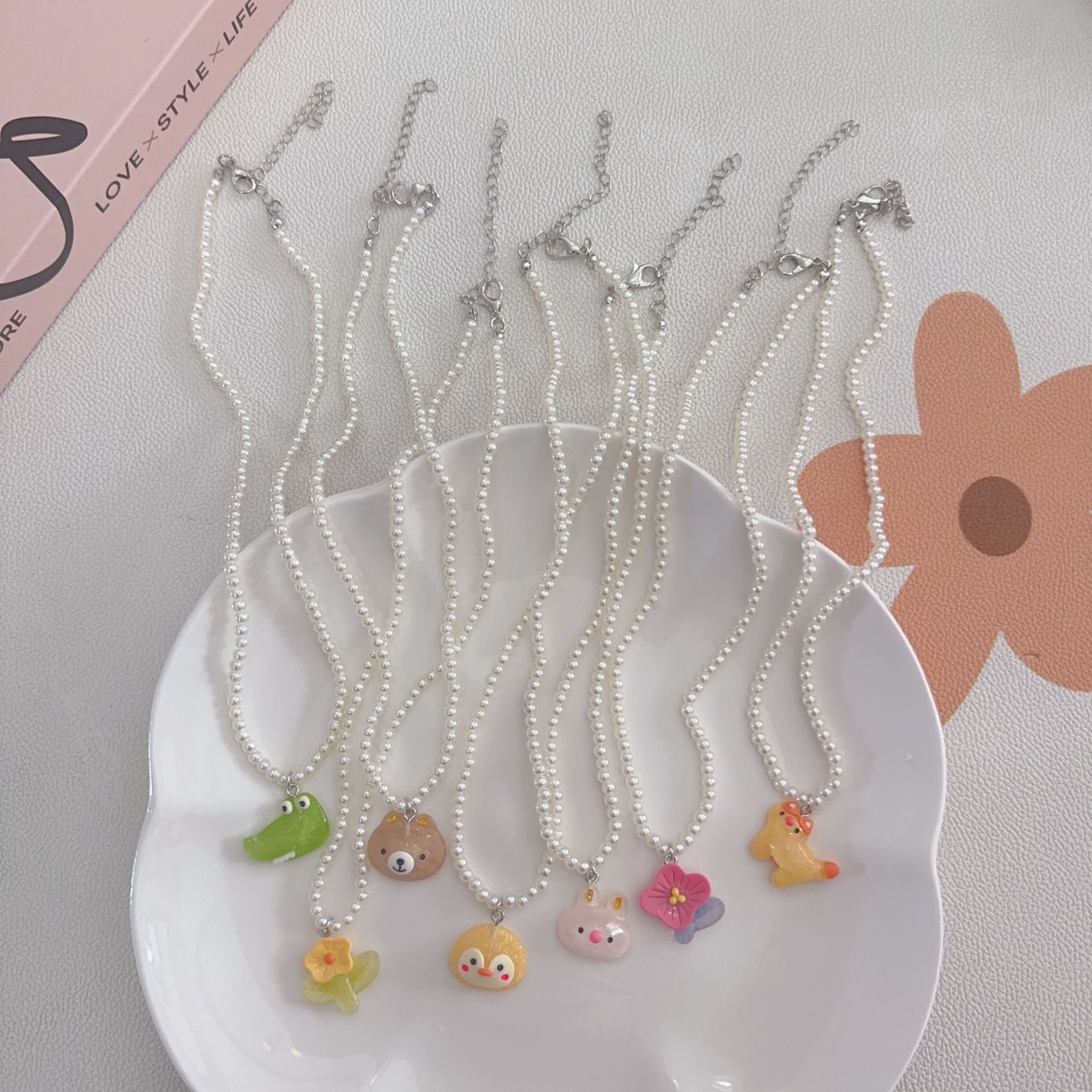 New Gummy Bears -ins Kids colorful beaded cartoon animal Pearl Cute little girl choker collarbone chain full figure