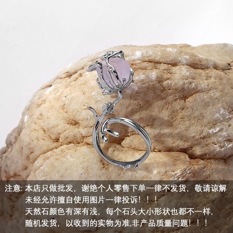 Rose-shaped ring imitating mineral resin, with a niche design sense, light luxury, sweet and cool girl index finger ring and bracelet accessory Application Scenario