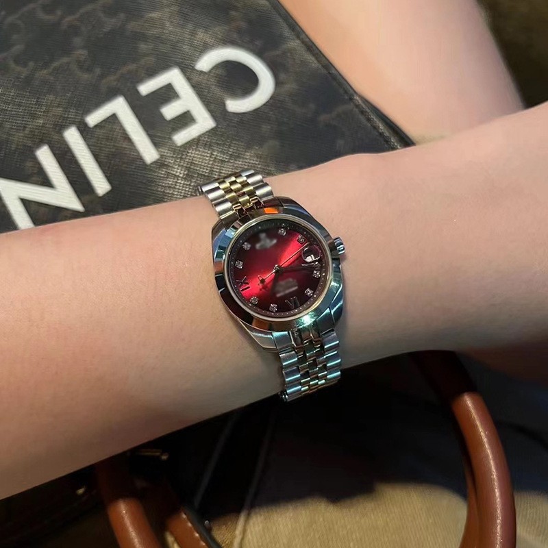 The new quartz wristwatch with a rose red and crushed ice blue steel band and small dial, and a steel band women's watch in dragon fruit color Application Scenario