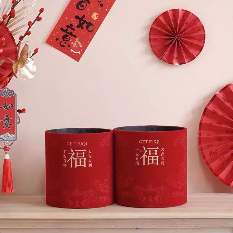 新年绒面福桶红色抱抱桶福字绒布桶年宵花花束插花桶冬青银柳装饰