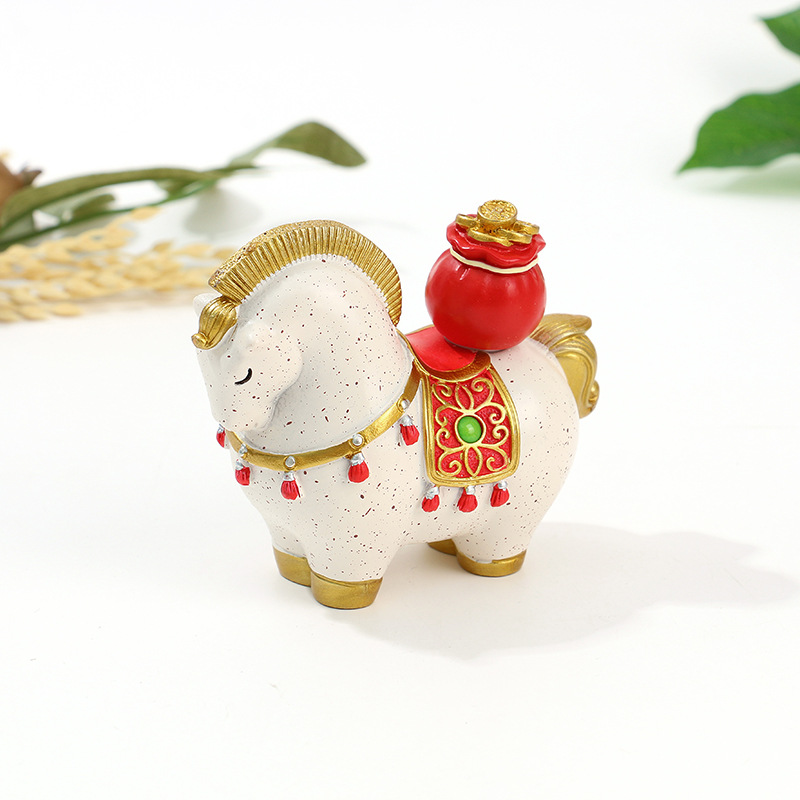 摆件/马头/暴力熊/车摆件马拉酒/家居装饰细节图