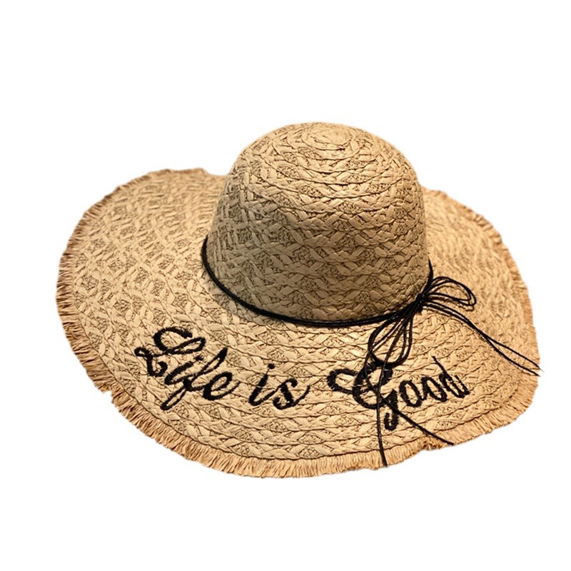 A straw hat with woven and embroidered letters, a super large brim, a women's summer outdoor hat that shows off the face, a small sunshade and sun protection, a beach sun hat Item Picture