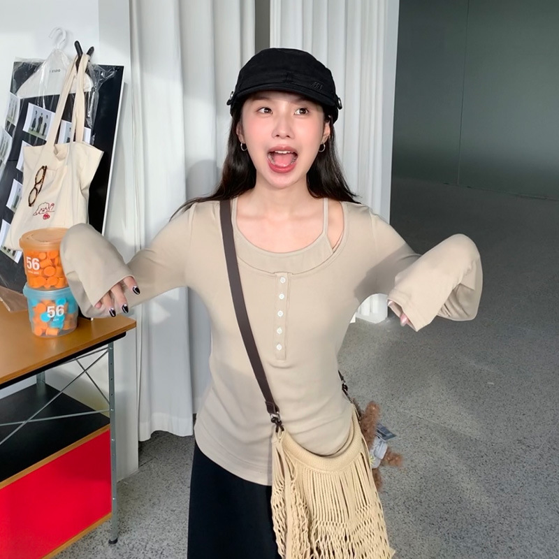 Nan Tao wore two U-neck halter base shirts for women's spring new style pure desire straight shoulder T-shirt, slimming and form-fitting long-sleeved top Application Scenario