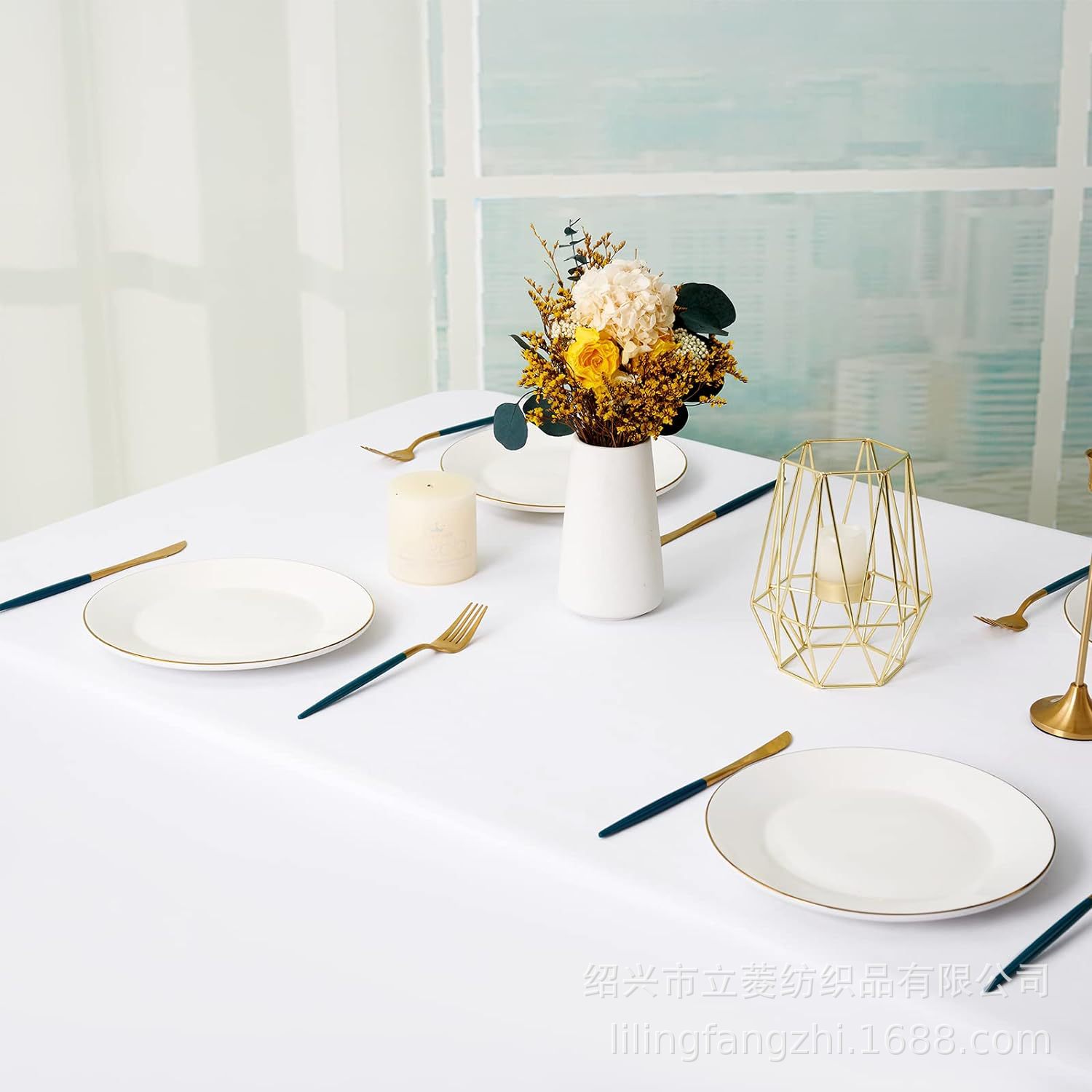 Cross-border Amazon solid color plain weave polyester hotel tablecloths, Western restaurant coffee shop rectangular and circular wedding banquet parties Application Scenario