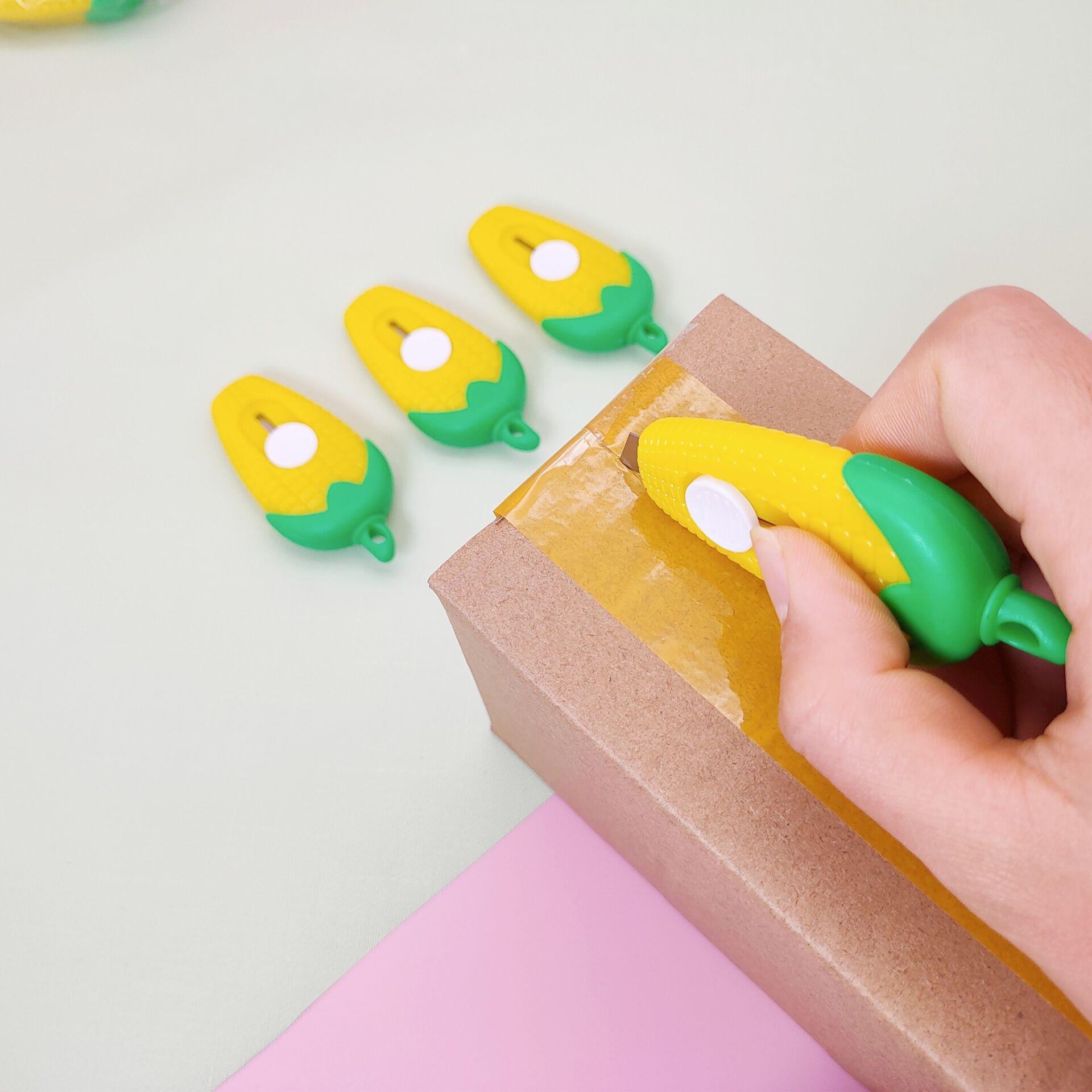 Cartoon corn mini utility knife, student cute wallpaper knife, paper cutting knife, small parcel opening and unboxing knife wholesale details Picture
