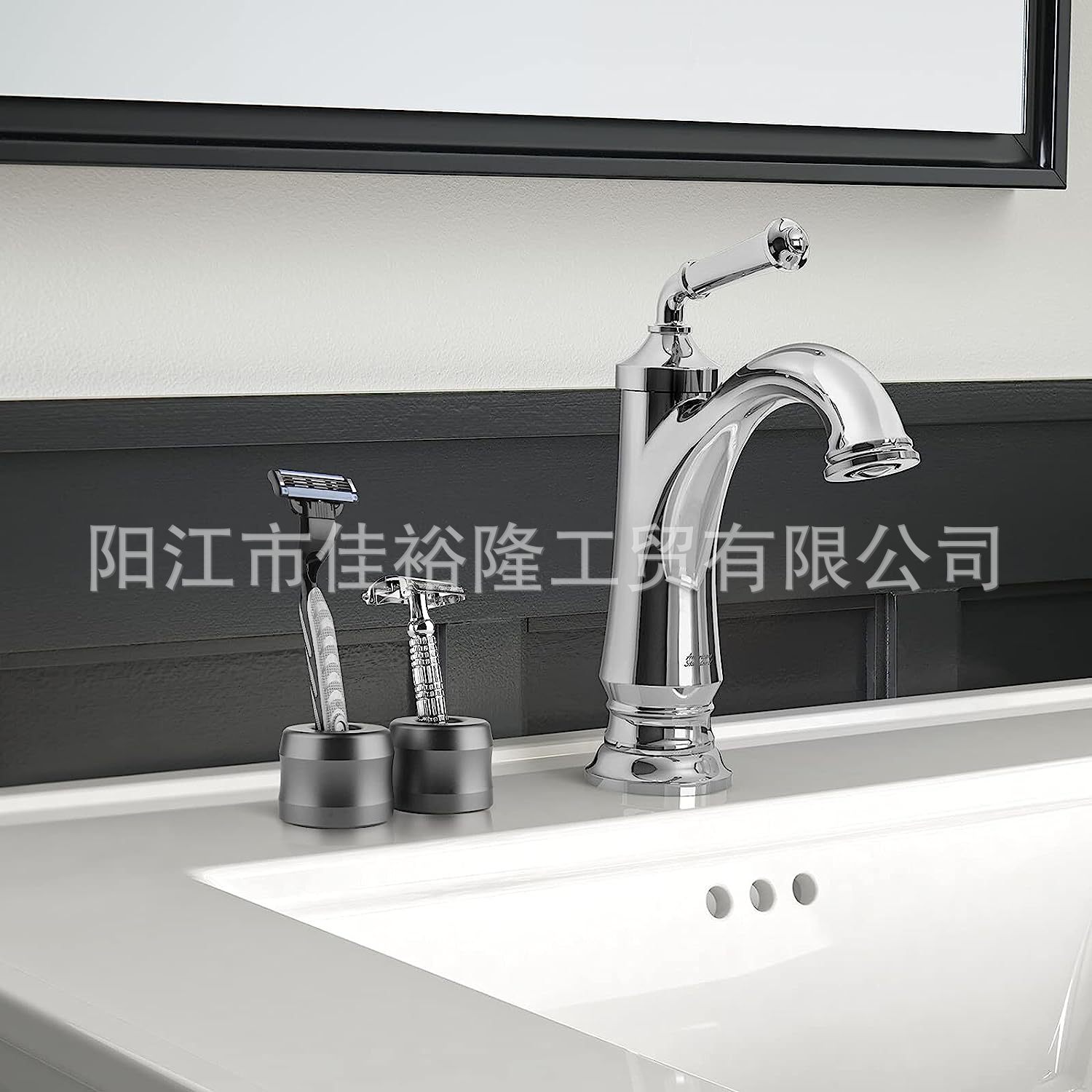 The large-diameter aluminum alloy men's shaving stand for safety razors is suitable for silver bathroom countertops Application Scenario