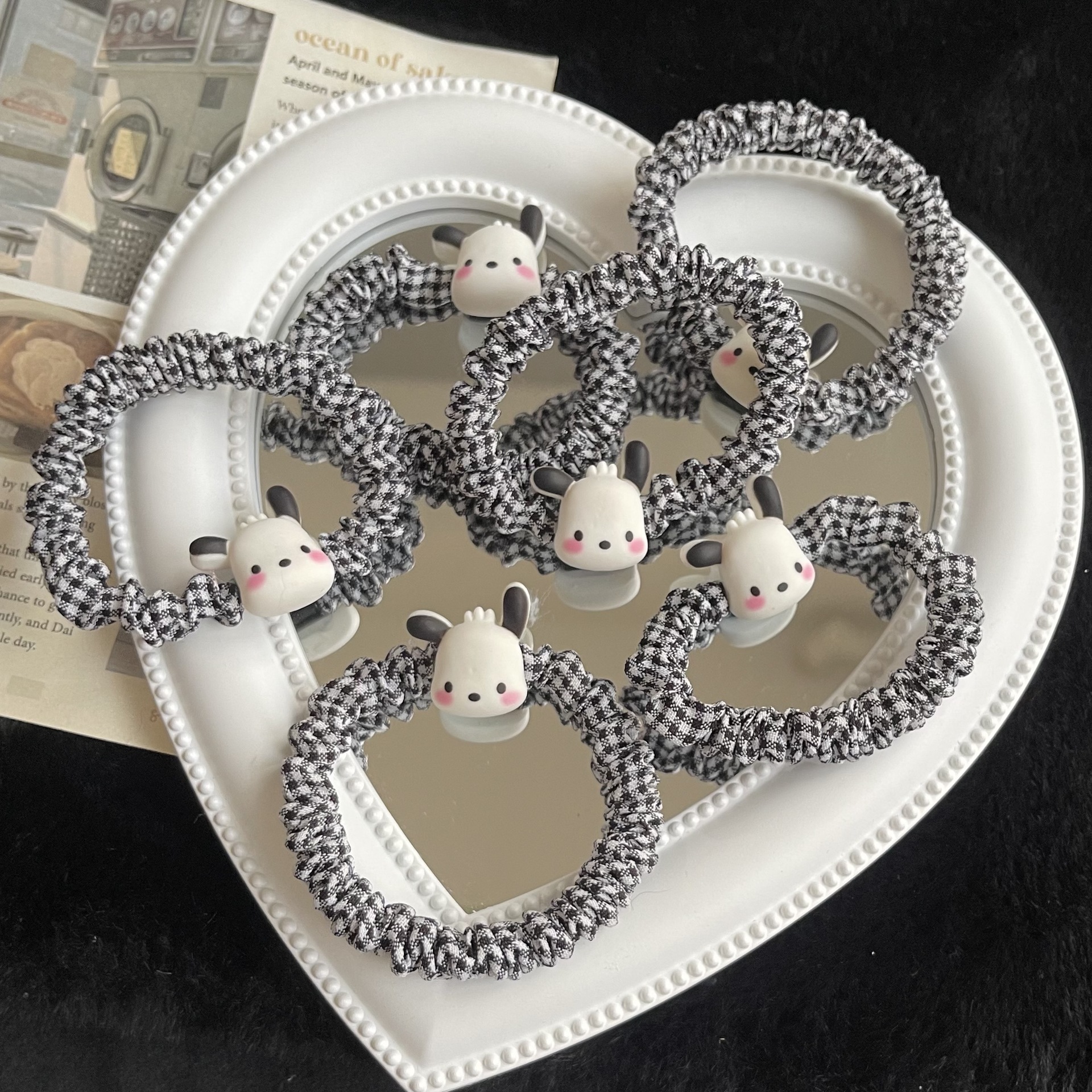 Cute Pacha dog black and white checkered hair band on Instagram, cute student headband, simple Japanese and Korean tied hair, large intestine hair band Item Picture